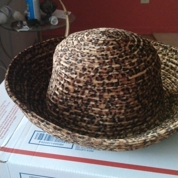 Scala leopard velvet(winter,spring, fall) print ha - Picture 5 of 11